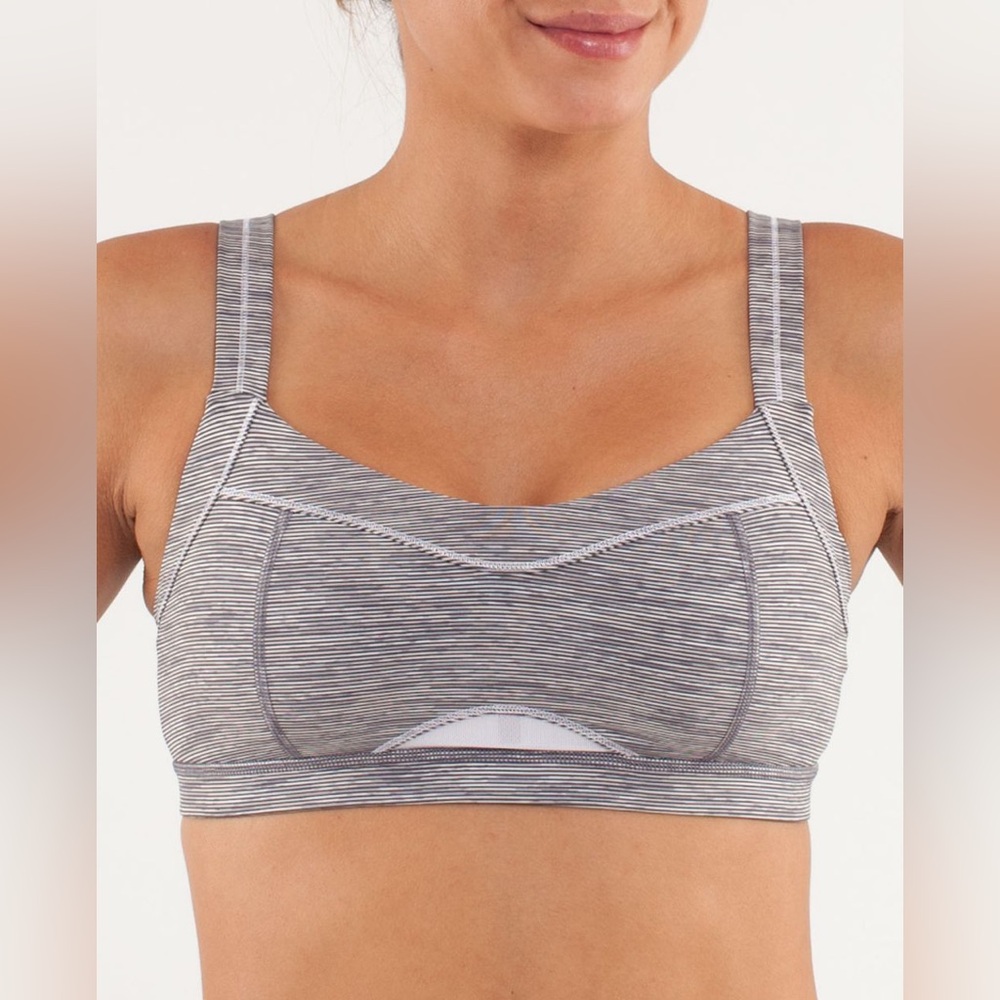 Lululemon Run: Engage Bra
Wee Are From Space White Combo